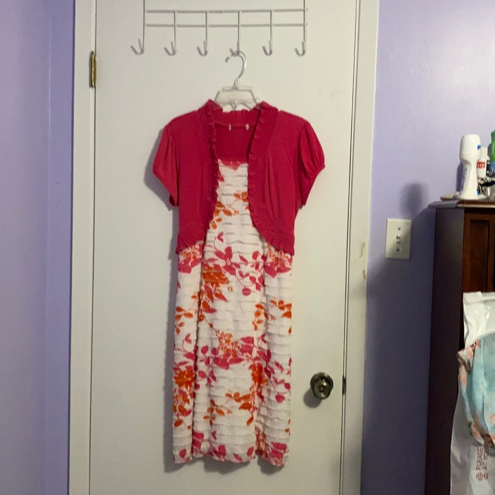 Dress for young ladies.